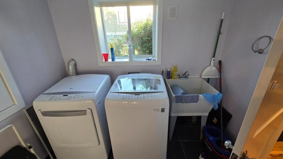 Happy Landing Apartment in Albany