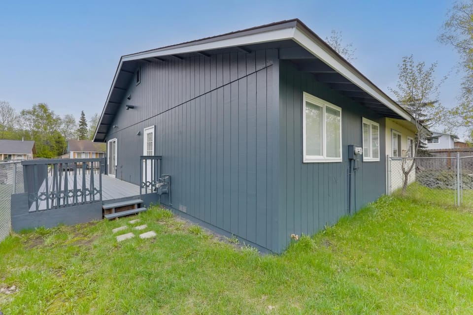3 Mi to Alaska Zoo: Family Home in Anchorage! House in Abbott Loop