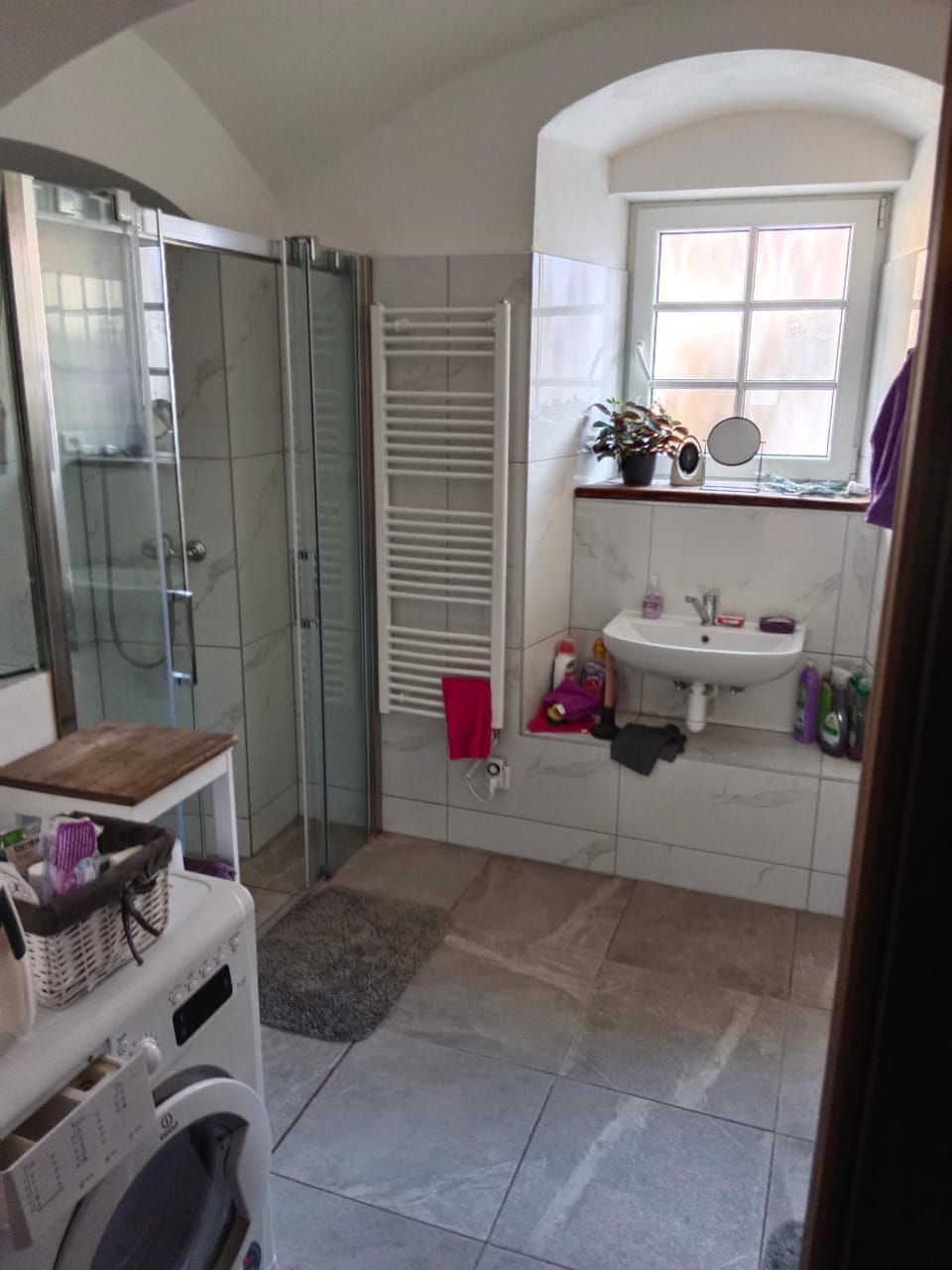 Shower, towels