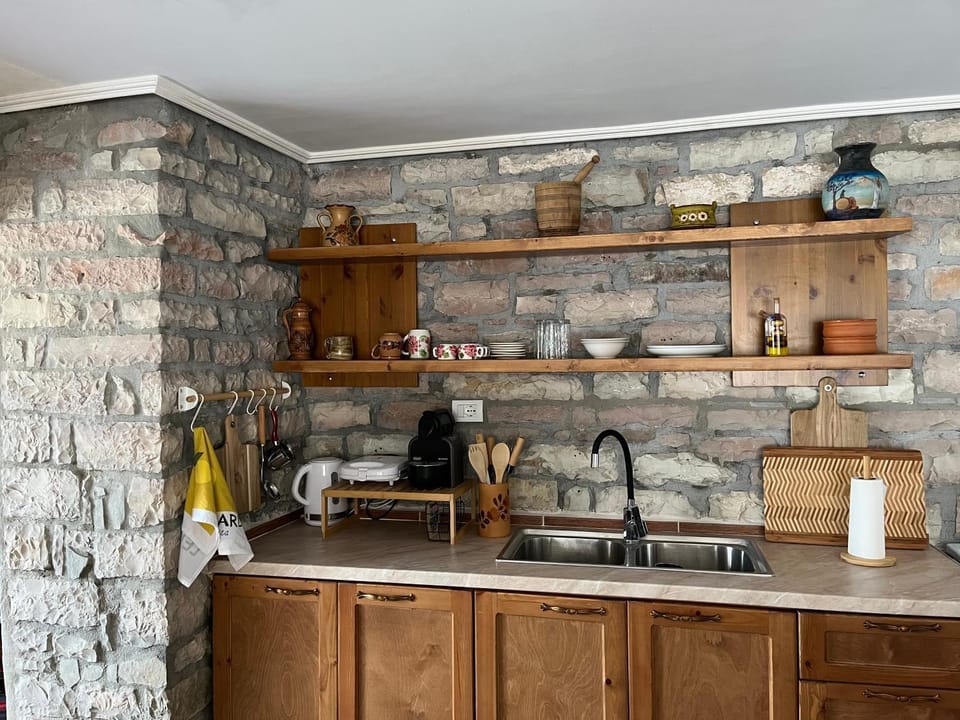 Stone House Kleopatra Apartment in Vlorë County, Albania