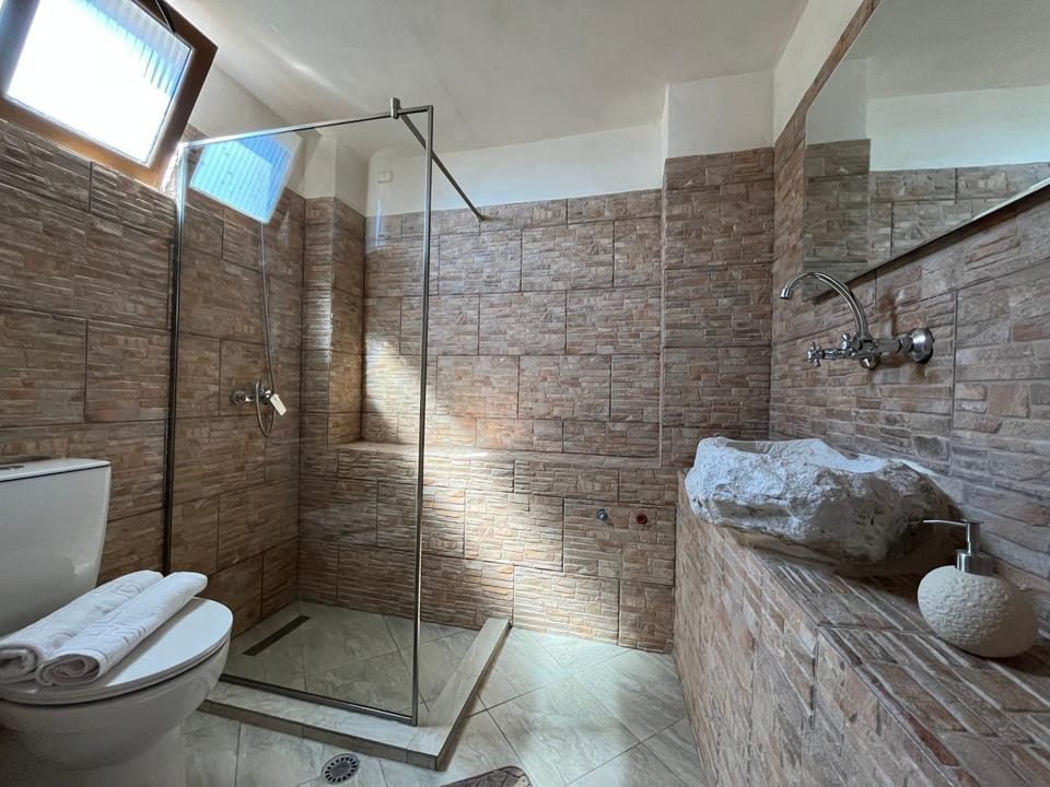 Stone House Kleopatra Apartment in Vlorë County, Albania