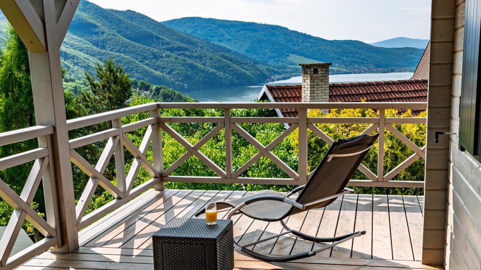 Balcony/Terrace, Lake view, Mountain view