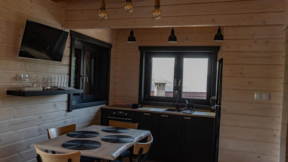 TV and multimedia, Kitchen or kitchenette, Seating area, Dining area