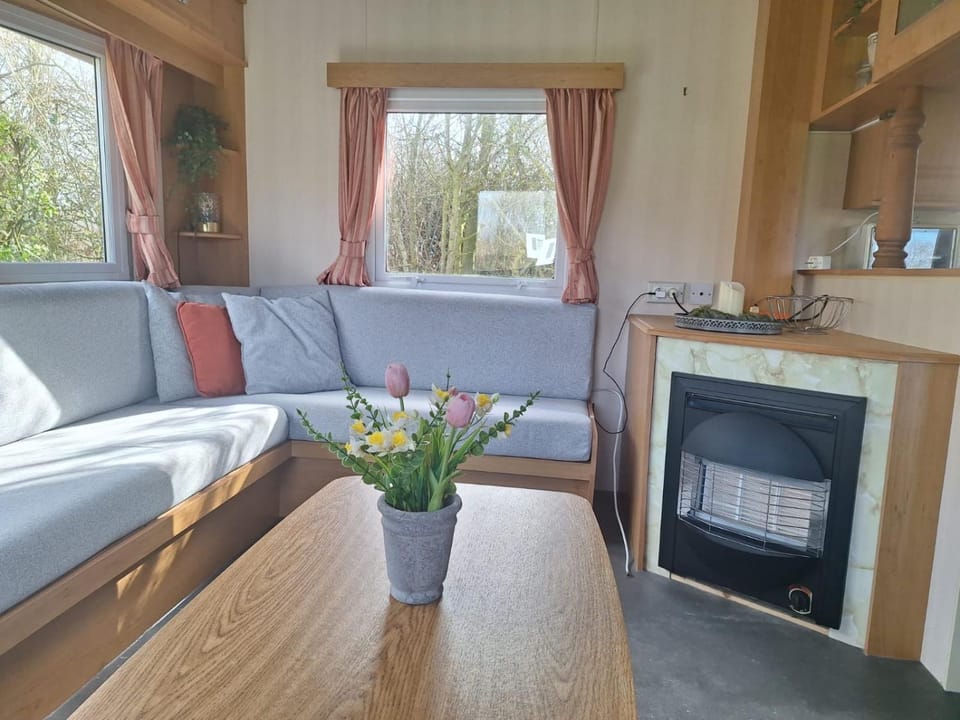 Gezellige Stacaravan nr 7 op Mini-Camping Klaproosje 4 personen Campground/ 
RV Resort in Zeeland, Netherlands