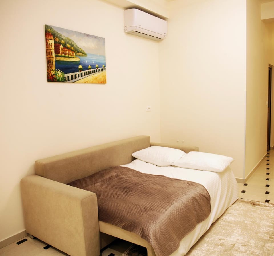 Bed, Photo of the whole room, Bedroom, air conditioner