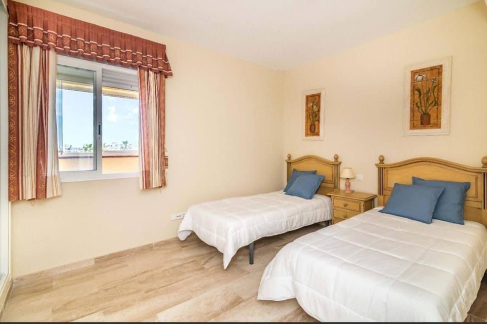 CYV - Great views and your own BBQ Apartment in Sitio de Calahonda