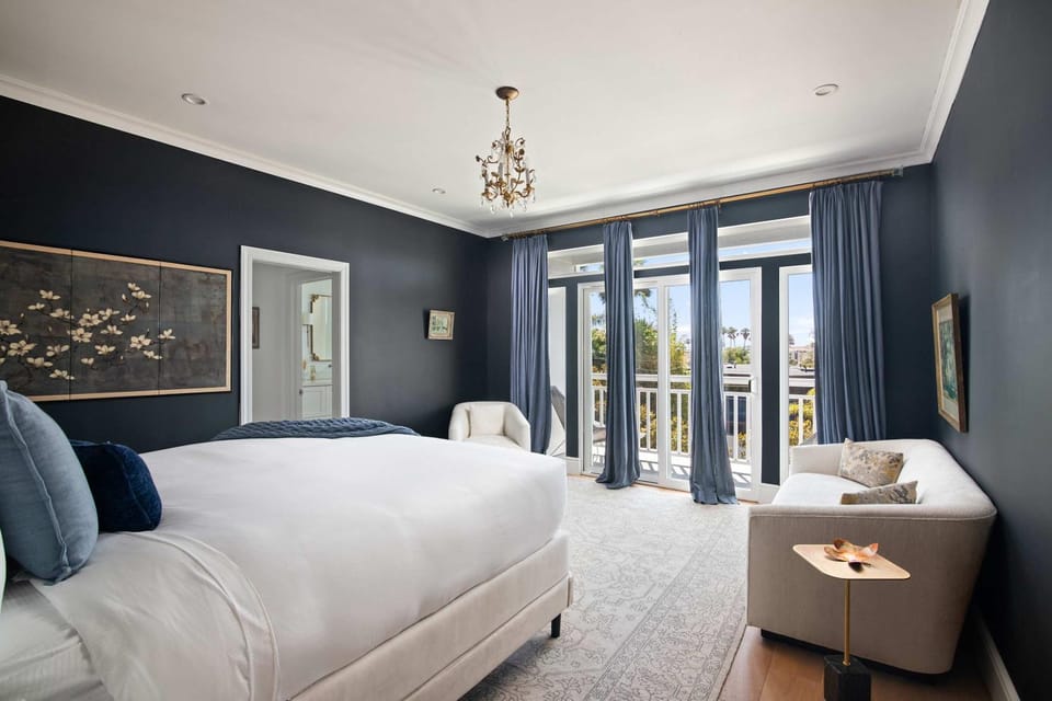 Modern Coastal La Jolla Gem House in La Jolla