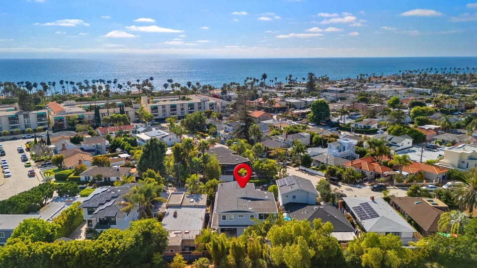 Modern Coastal La Jolla Gem House in La Jolla