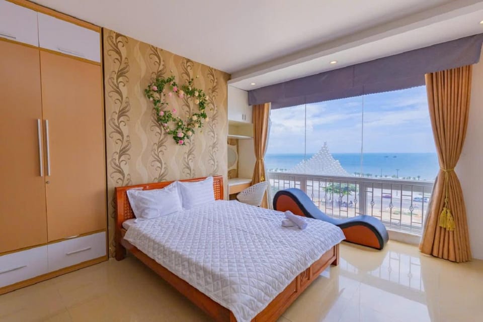 Bed, Bedroom, Sea view