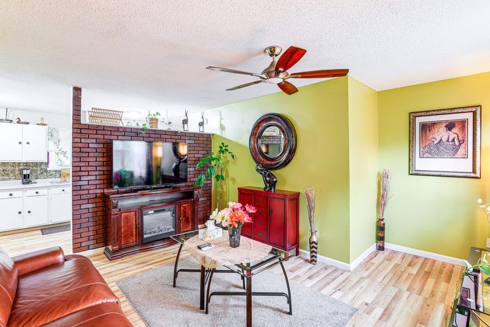 3 Mi to Dtwn Asheville Duplex with Spacious Yard! House in Asheville