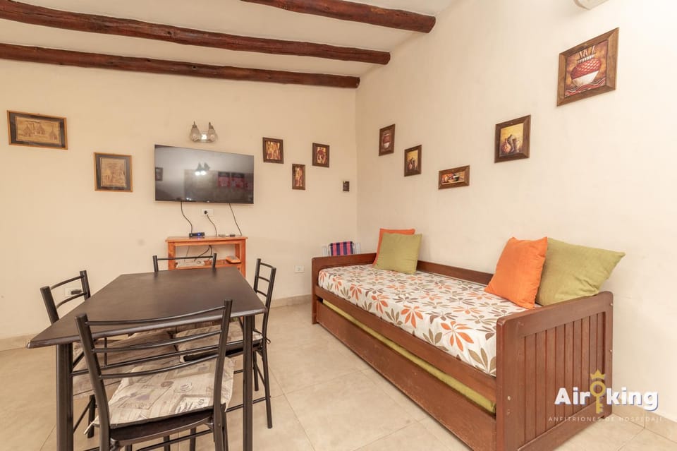 Bed, Dining area