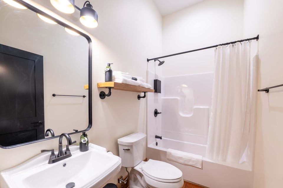 Courtyard King - Room 4 Inn in Indiana