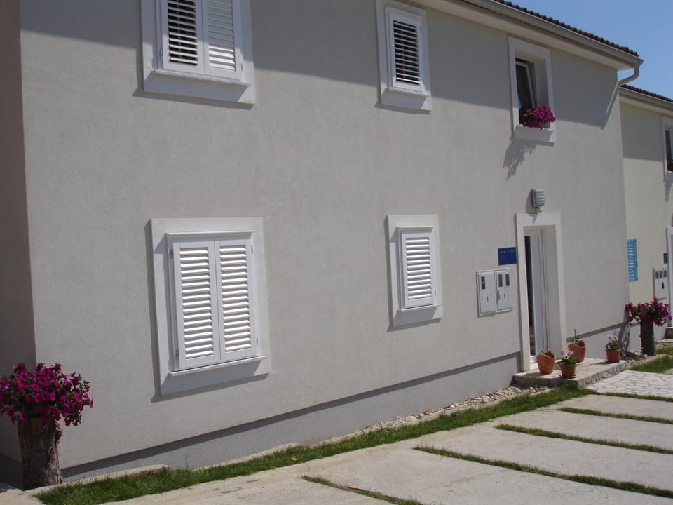 Studio Apartment Ivo Apartment in Cres