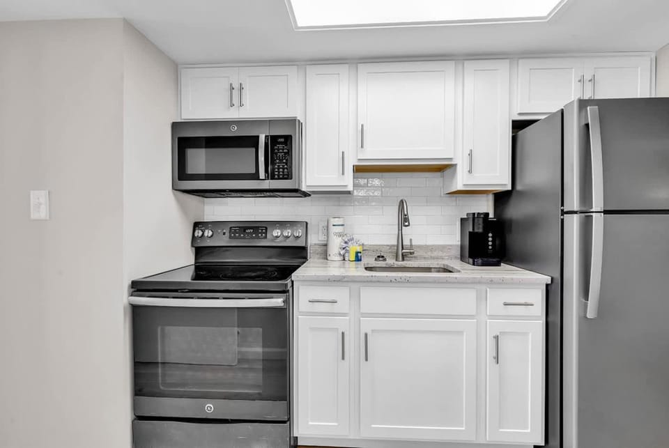 Stylish 1BR Newly Renovated Sandy Beach Escape House in Myrtle Beach