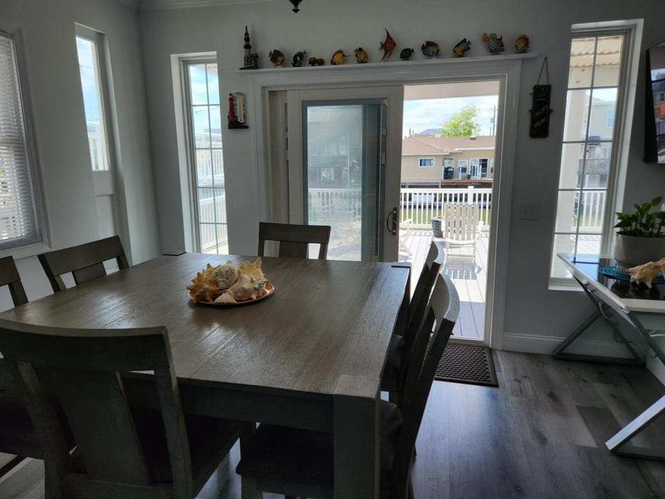 Lower Chelsea Lookout- On Water by Beach & Boards! Apartment in Atlantic City