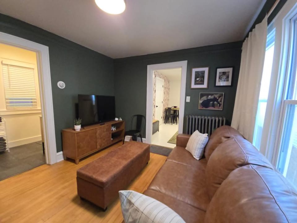 TV and multimedia, Living room, Photo of the whole room, Seating area, furniture