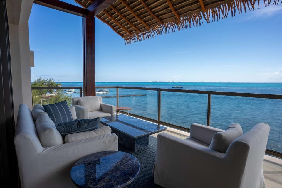 4BR Luxury Beachfront Apt w/ Heated Pool Apartment in Isla Mujeres