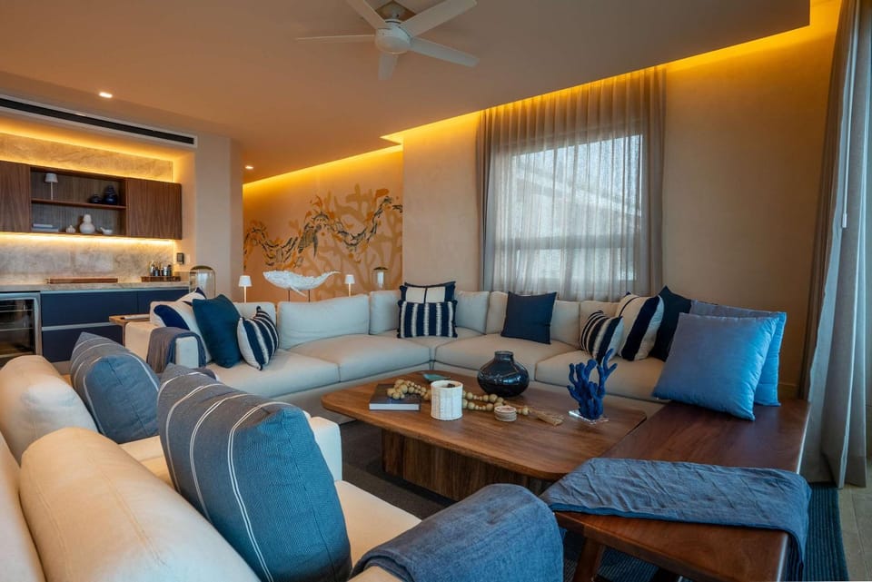 4BR Luxury Beachfront Apt w/ Heated Pool Apartment in Isla Mujeres