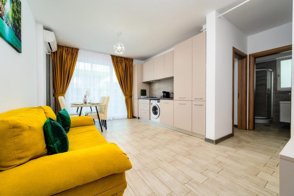 TV and multimedia, Living room, Seating area, Dining area, oven, stove