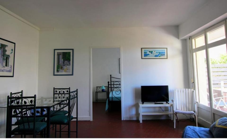 TV and multimedia, Living room, Dining area