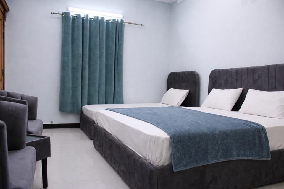 Bed, Living room, Photo of the whole room, Bedroom