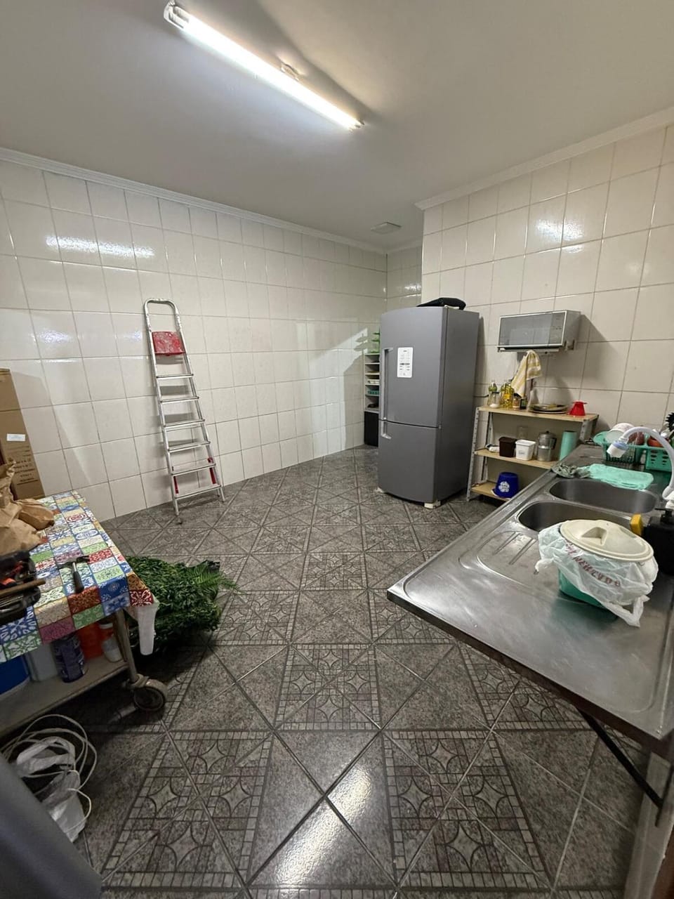 Kitchen or kitchenette, minibar, oven, stove