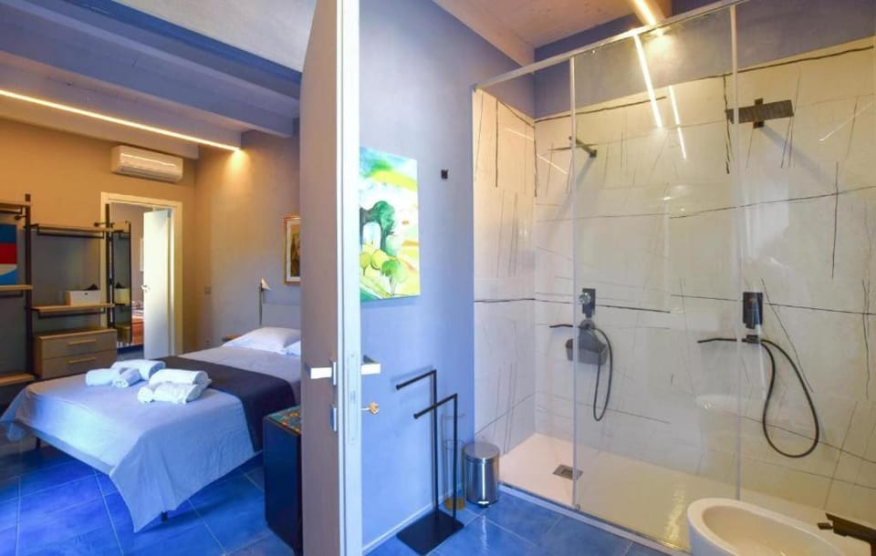 Toilet, Bedroom