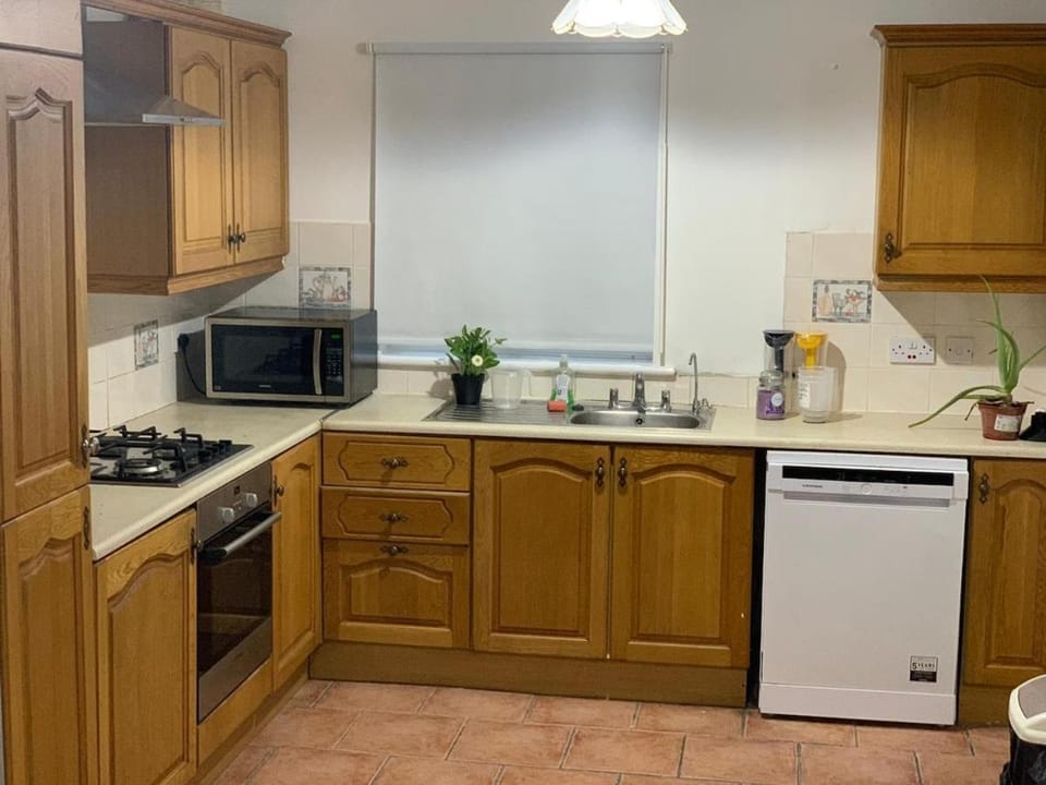 Coffee/tea facilities, Kitchen or kitchenette, dishwasher, minibar, oven, stove, toaster