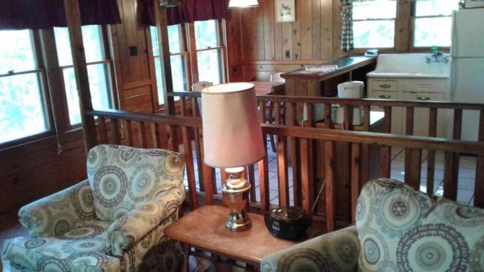 5-RAVENS ROOST - Historic Five Points Lake Hamilton House in Hot Springs