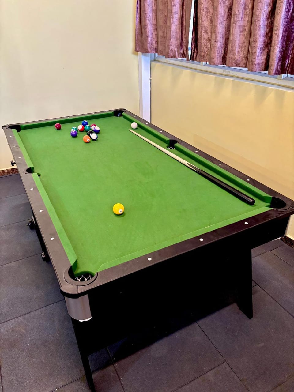 Billiard, Game Room