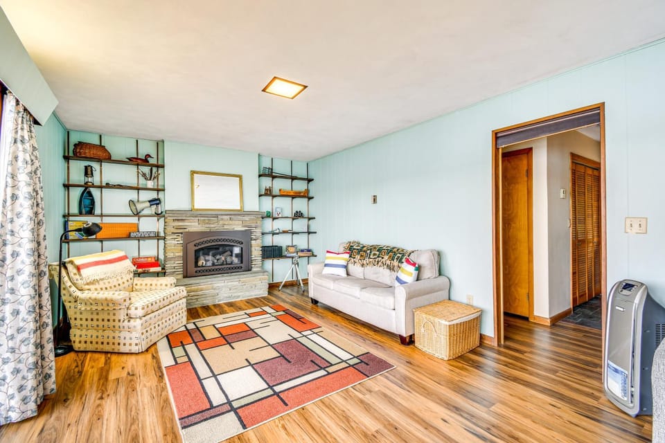 < 1 Mi to State Park: Trumansburg Cottage w/ Deck! House in Cayuga Lake