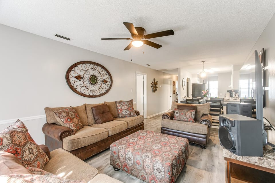 9 Mi to Moody AFB: Newly Updated Condo Near Dining House in Valdosta