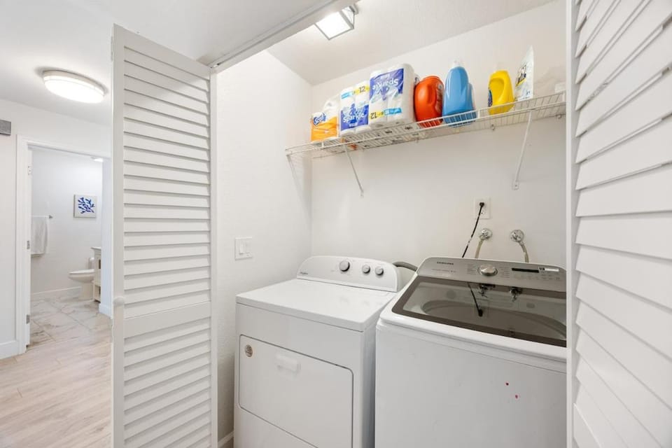 Modern Downtown Escape Sleeps 10 House in Sacramento