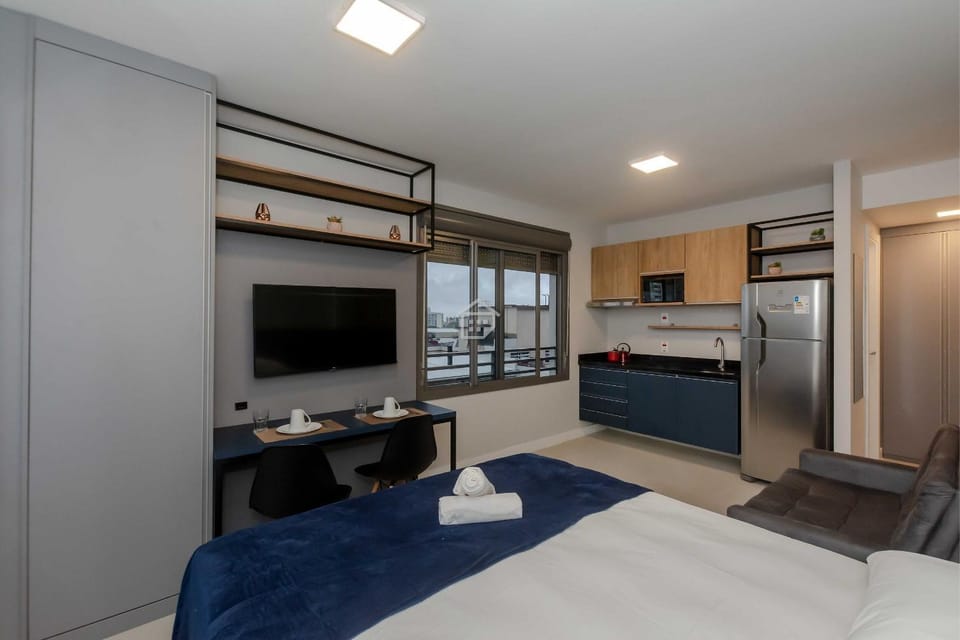 Bed, TV and multimedia, Kitchen or kitchenette, Photo of the whole room, air conditioner