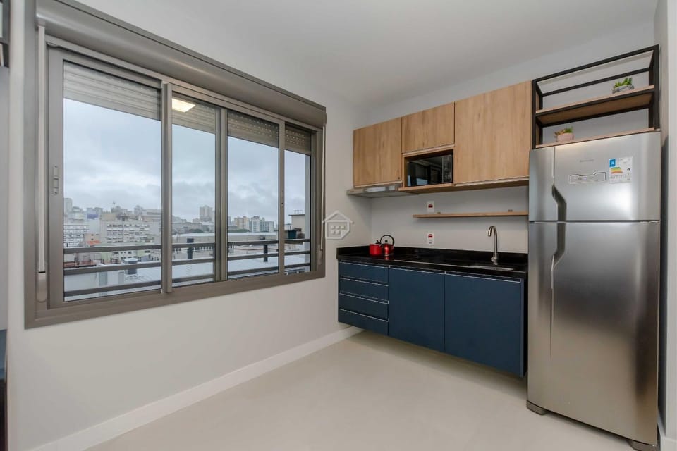 Kitchen or kitchenette, microwave, stove
