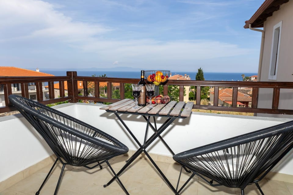 Patio, Day, Natural landscape, View (from property/room), Balcony/Terrace, Dining area, Sea view, sunbed