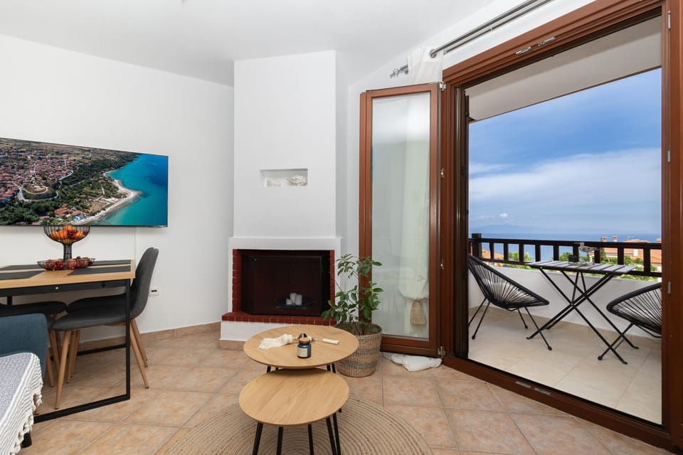 Patio, Natural landscape, View (from property/room), Balcony/Terrace, Living room, Seating area, Dining area, Sea view