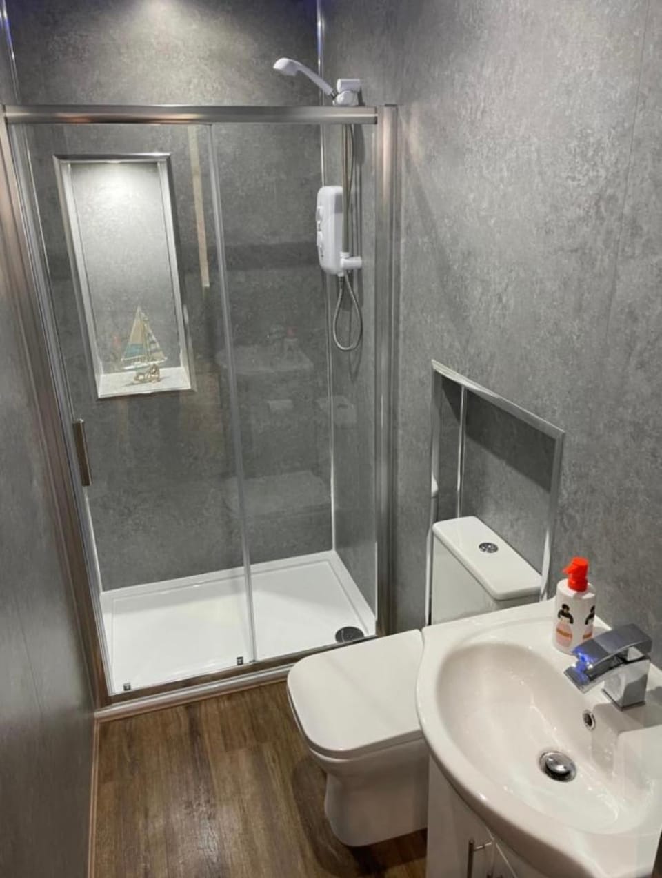 Kames Bay Couples Retreat House in England