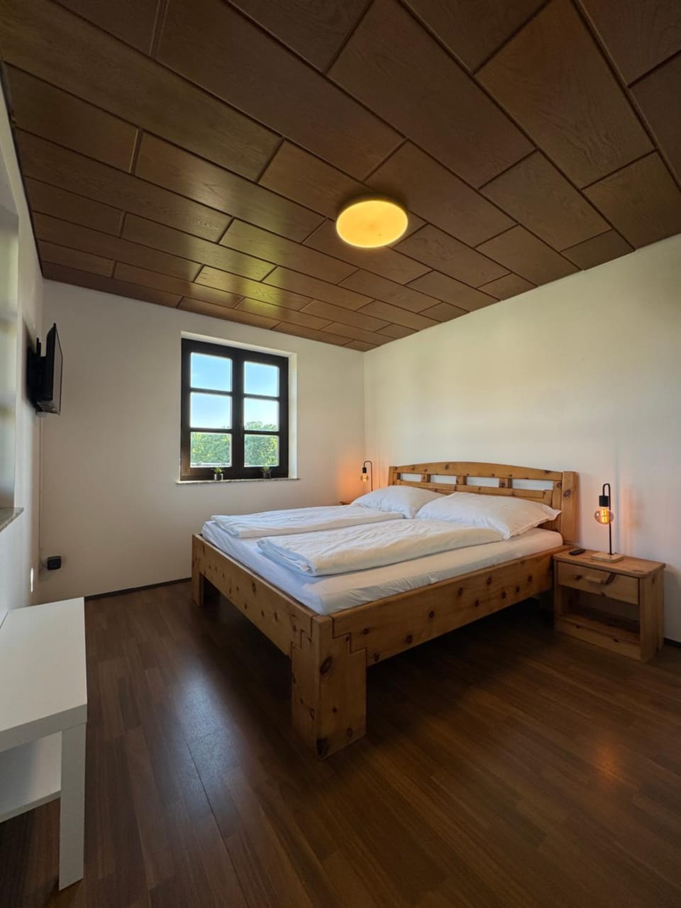 Bed, Photo of the whole room, Bedroom