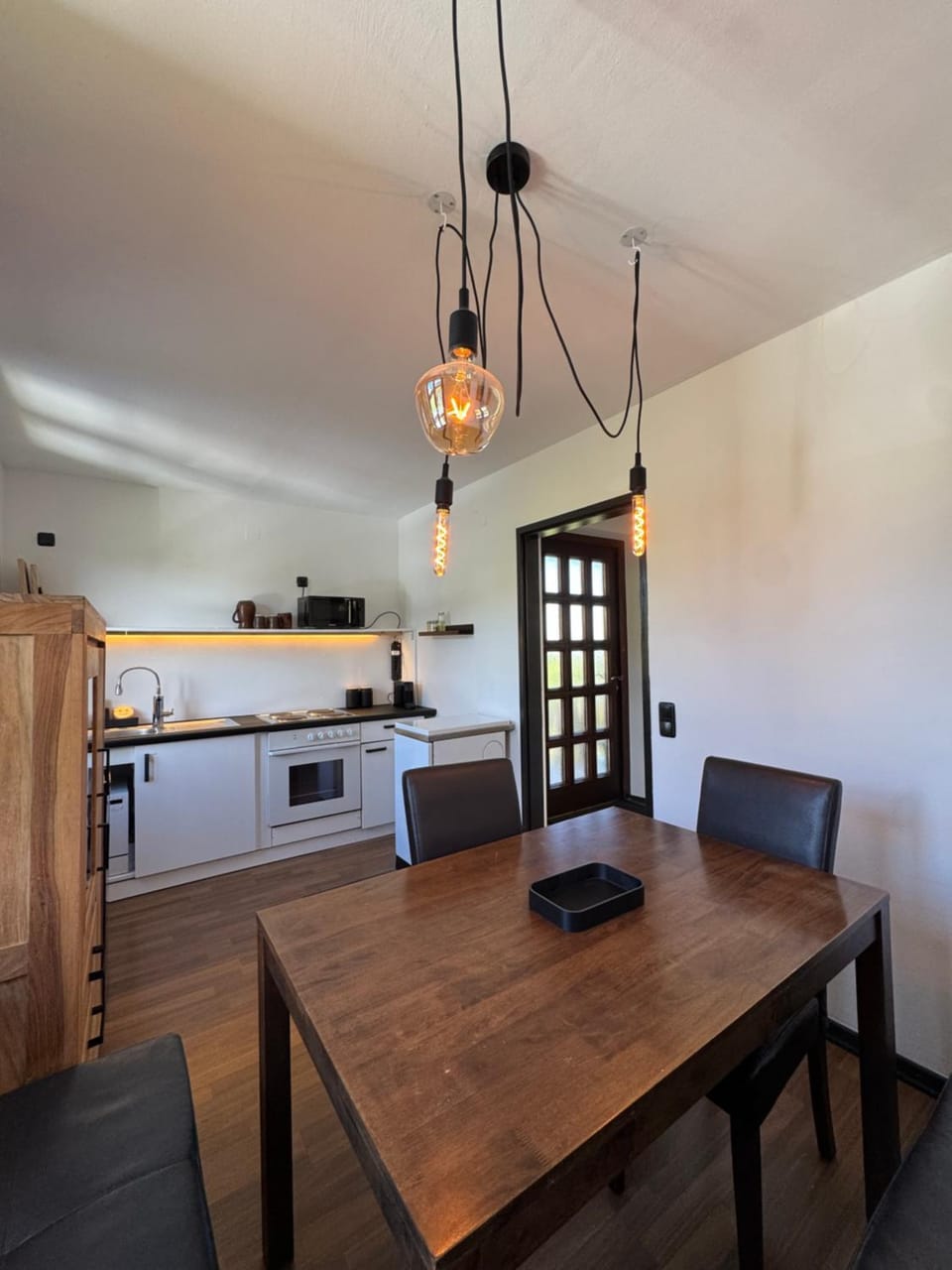 Kitchen or kitchenette, Dining area, oven, stove
