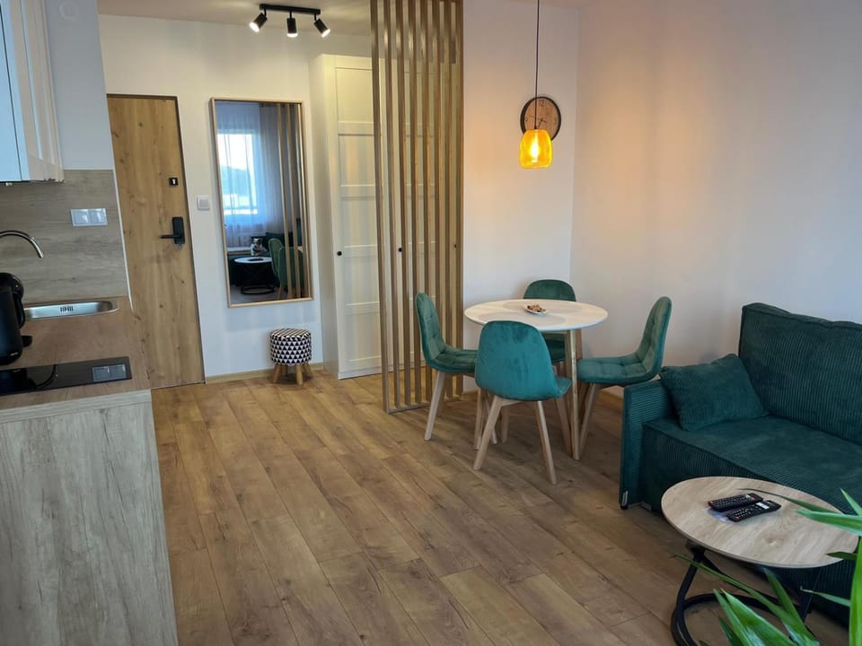 Kitchen or kitchenette, Living room, Seating area, Dining area