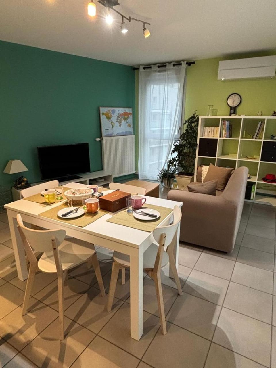 2 bedrooms, air conditioning, garage, metro Apartment in Vaulx-en-Velin