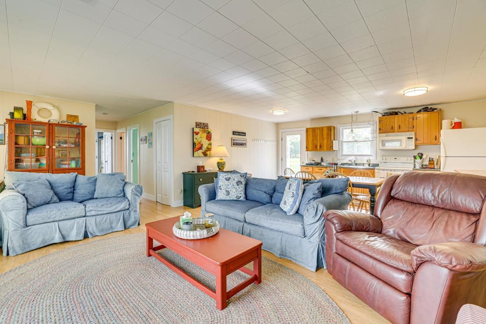 Lake Champlain Family Retreat w/ Deck & Yard House in Alburg