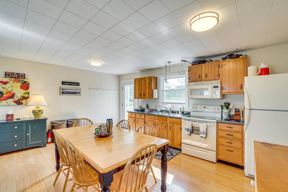 Lake Champlain Family Retreat w/ Deck & Yard House in Alburg