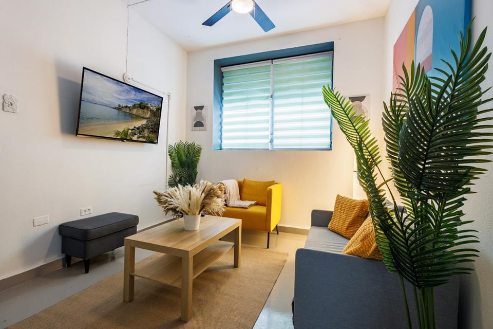 TV and multimedia, Living room, Seating area, fireplace