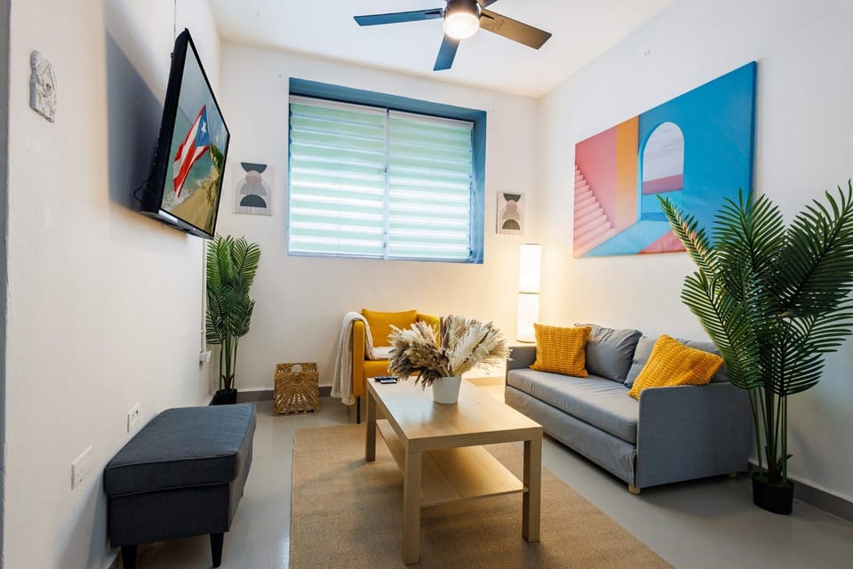 Communal lounge/ TV room, TV and multimedia, Living room, Dining area, fireplace