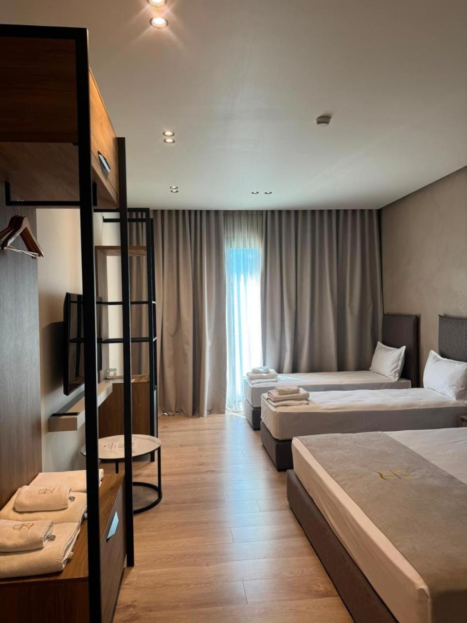 Bed, TV and multimedia, Photo of the whole room, Bedroom, minibar, air conditioner