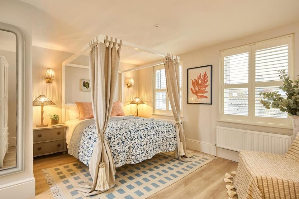 The Salt House - sleeps 12 & 3 mins to beach House in Weymouth