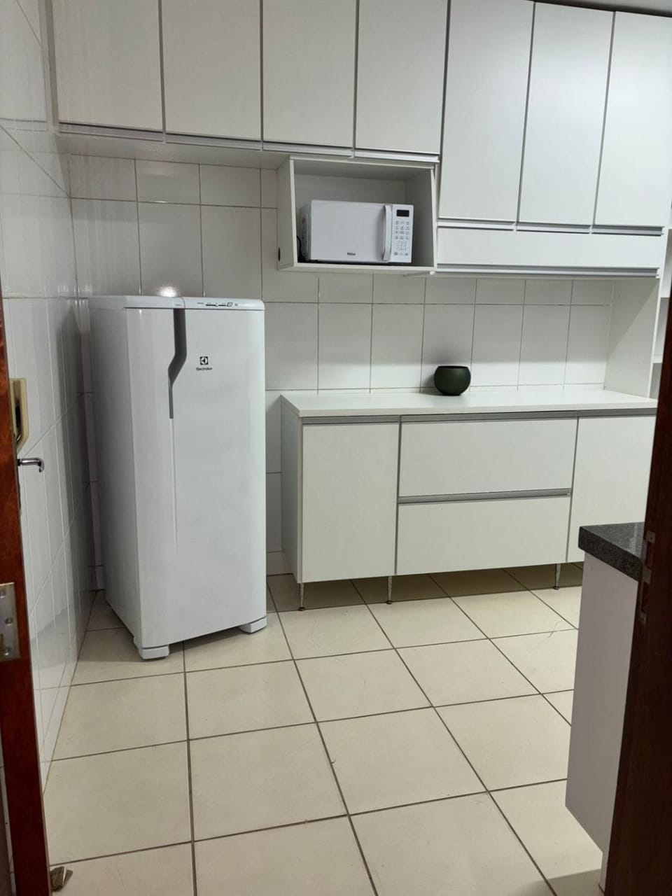 Kitchen or kitchenette, minibar