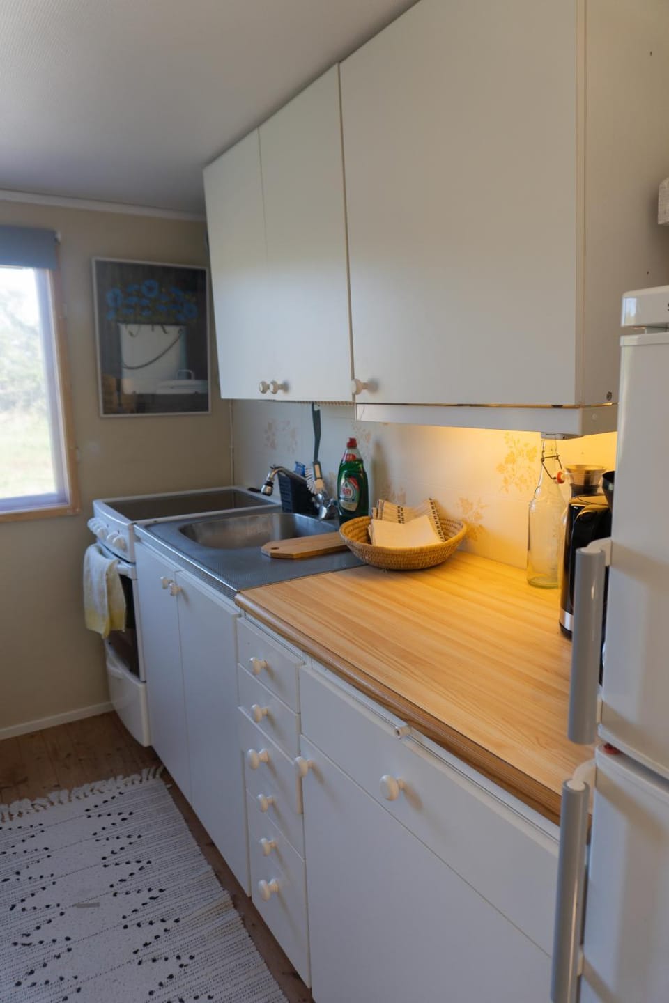 Kitchen or kitchenette, oven, stove